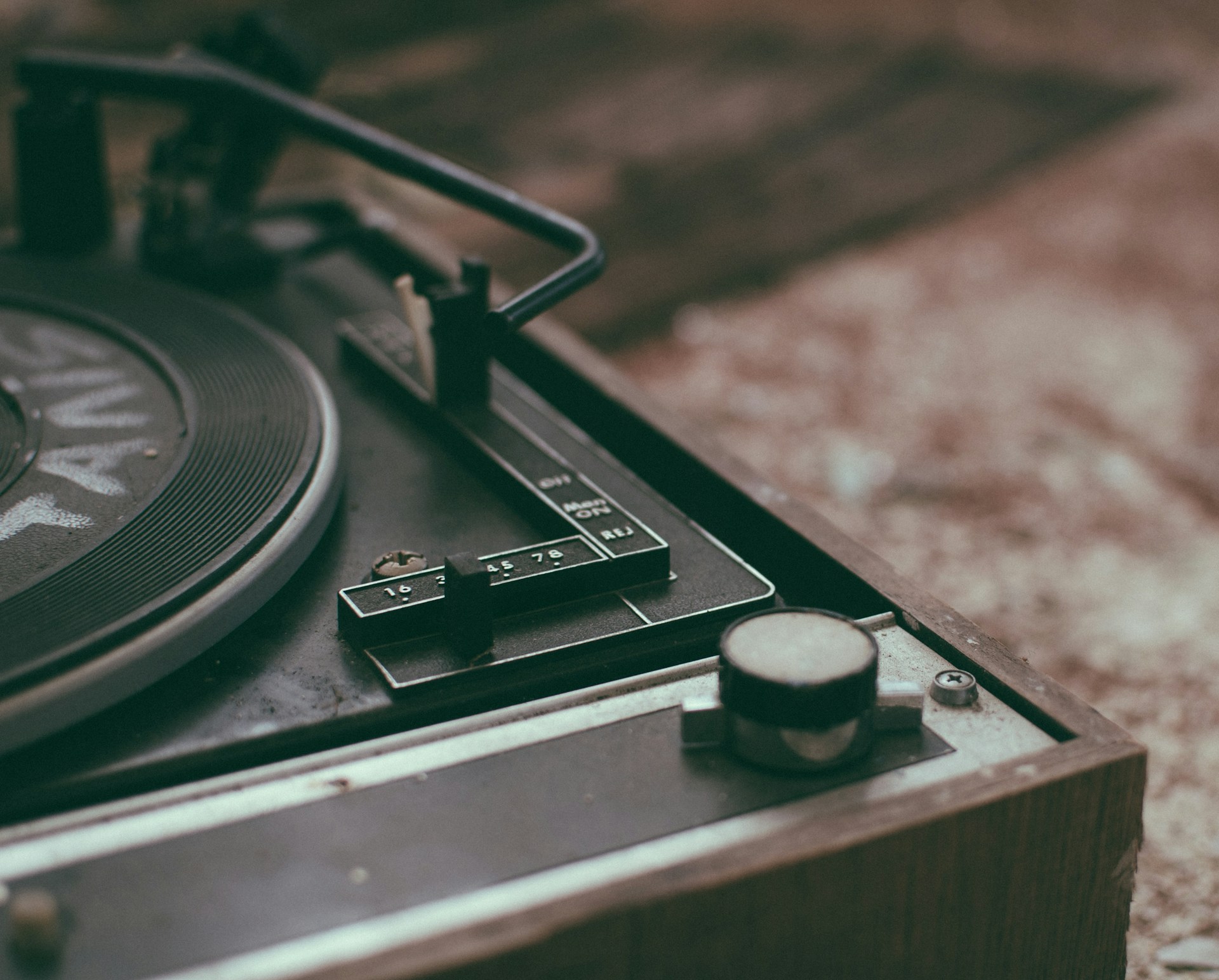 Sepia picture of an old record player